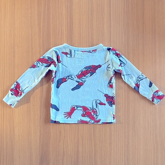 Marvel, 2-sets of Spider pajamas, size 4T, but it runs smaller - Picture 8 of 14